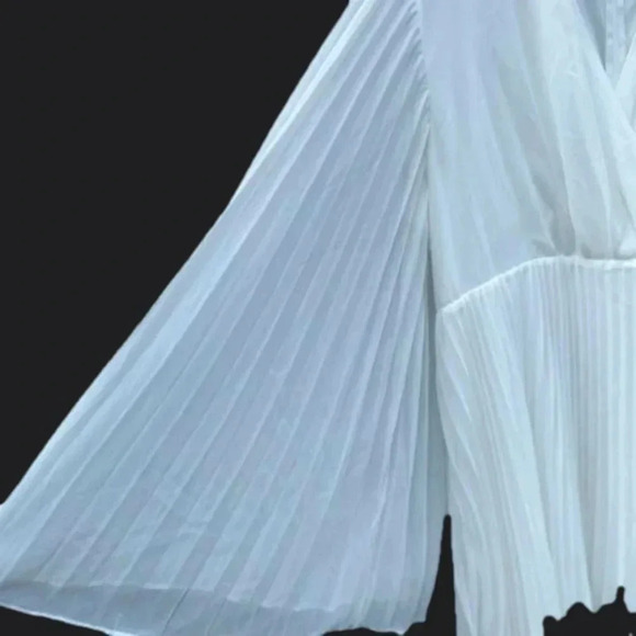 Boohoo Angel Sleeves Wrap Dress - Plus Size 26 - Mini- White Great Condition - Picture 6 of 11